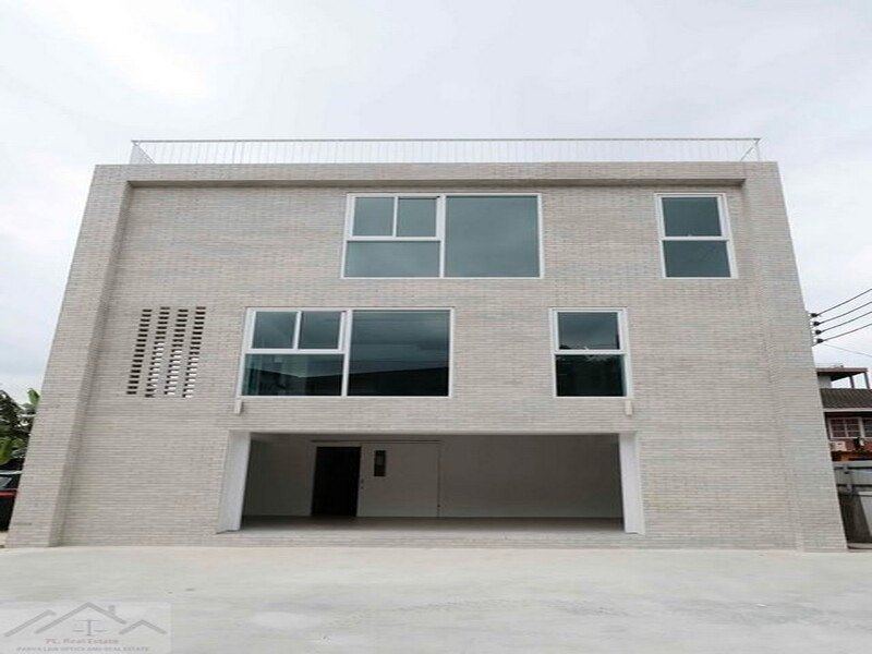 ขายอาคารสำนักงาน 4 ชั้น 600 ตร.ม. ซอยนาคนิวาส 15 ลาดพร้าว 71 เลียบด่วน ทำเลศักยภาพ เข้าออกได้หลายเส้นทาง ใกล้เลียบด่วนรามอินทรา