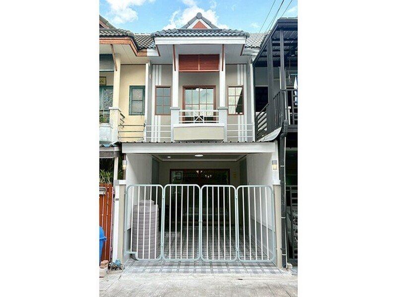 ทาวน์เฮ้าส์ 2 ชั้น ดิเอมเมอรัลด์พาร์ค 2 บางบัวทอง (ซอยราชพฤกษ์ 9)