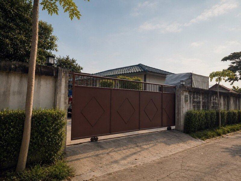 ให้เช่าโกดัง ออฟฟิศ พร้อมบ้านพักคนงาน พื้นที่รวม 200 ตรว. พุทธมณฑลสาย3 ซอย18