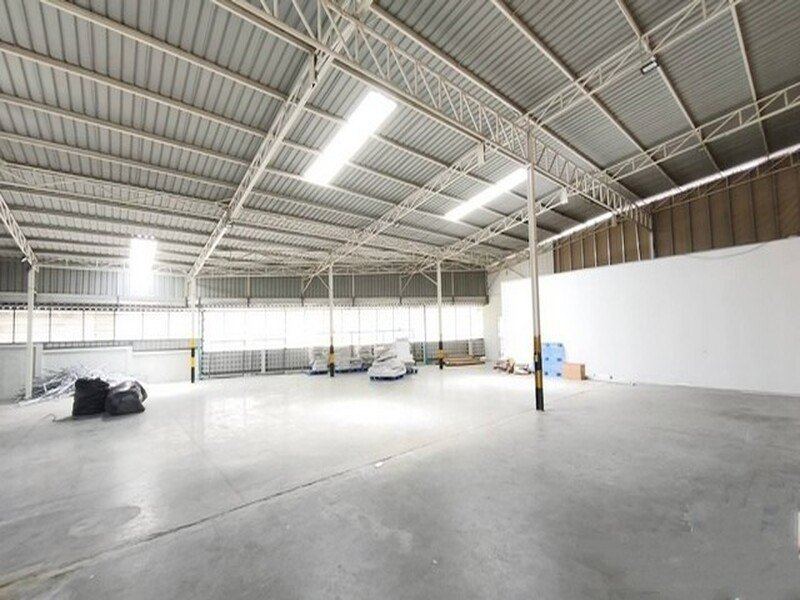 ให้เช่าโกดังโรงงาน พื้นที่อุตสาหกรรม ขอใบ ร.ง. 4 ได้เหมาะสำหรับอุตสาหกรรมเบา คลังสินค้า   ย่านแพรกษา พื้นที่รับน้ำหนัก 2.5 ตันต่่อ ตร.ม.