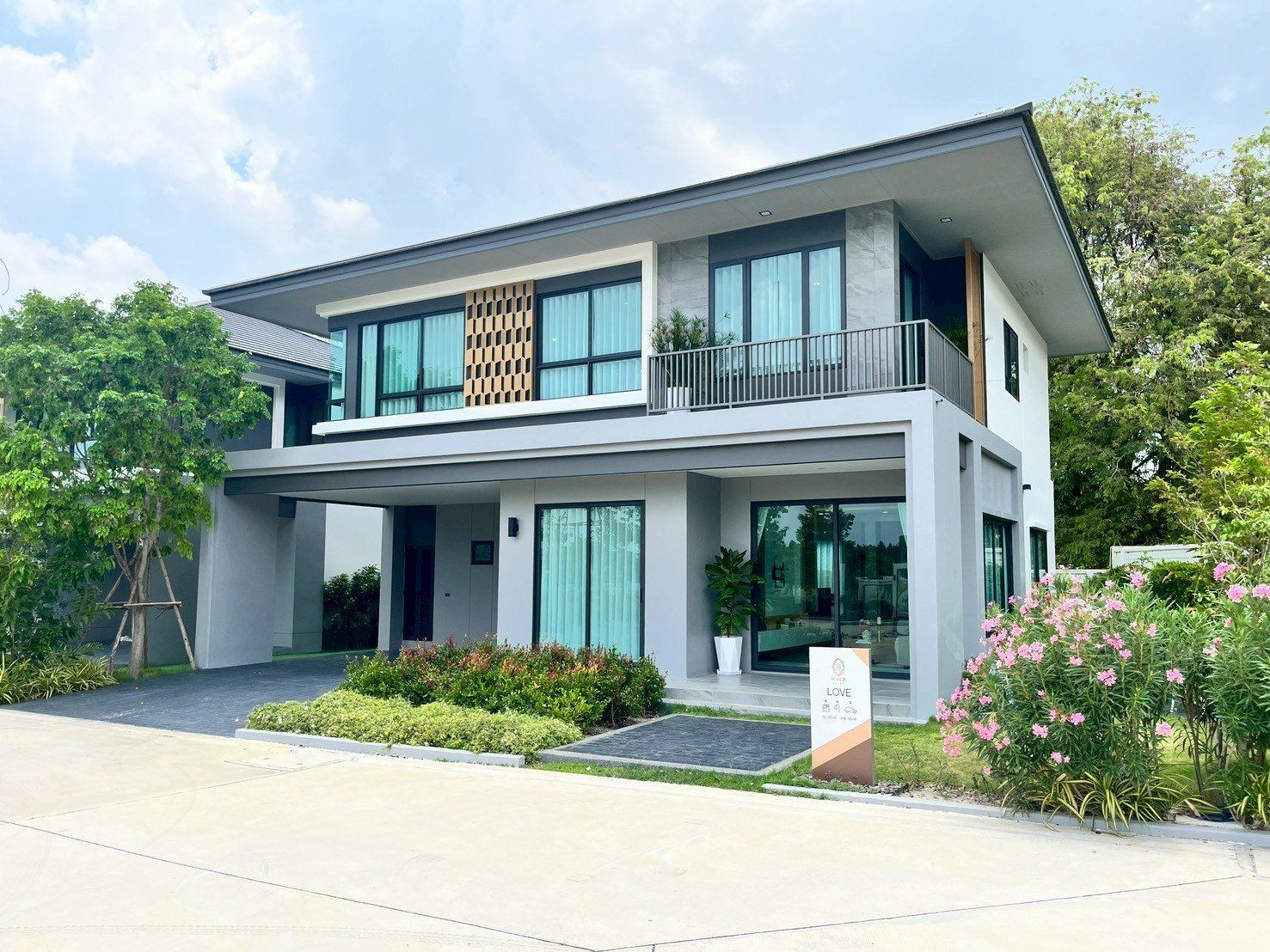 Riva Prime บ้านสวยวิวเขา ใกล้ทะเลบางแสน บ้านเดี่ยวหรูสำหรับ ครอบครัวใหญ่ ที่ออกแบบมาเพื่อทุกช่วงวัยของการใช้ชีวิต