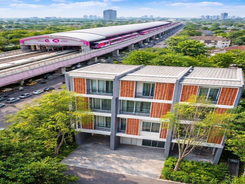 ทาวน์โฮม 4ชั้น 3นอน 5แอร์  แฟชั่น 100ม. เดิมข้ามไปได้ โมเดิร์นลอฟท์  MRTวงแหวนตะวันออก 500ม. 25ตร.ว.330ตร.ม.
