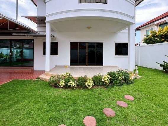 ขายบ้านเดี่ยว 2 ชั้น  หมู่บ้าน Royal View Village หนองปรือ บางละมุง ชลบุรี