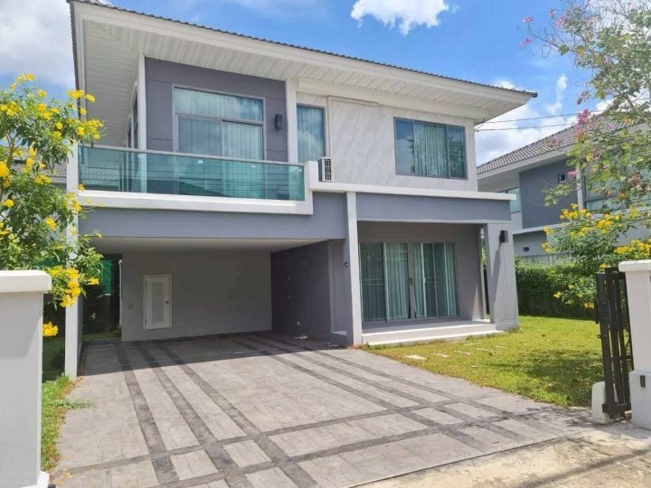 ขาย/ให้เช่า บ้านเดี่ยว 2 ชั้น หมู่บ้านเพอร์เฟคเพลส พระราม 9-กรุงเทพกรีฑา ทำเลดีมาก โทร 098-428-2935