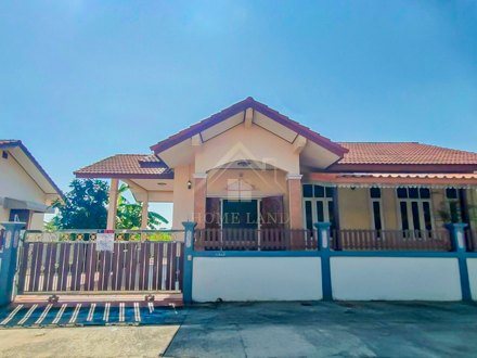 บ้านเดี่ยว หมู่บ้าน วรารมย์ เพชรเกษม 81 (หลังริม)