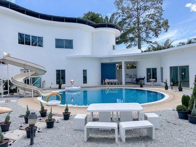 โอกาสทำเงิน เดือนละ 200,000 บาท ขาย Pool Villa ใหญ่ แต่งสวย ครบ ไร่เศษ กลางพัทยา เหมาะทำรายวัน จับตลาดโลก