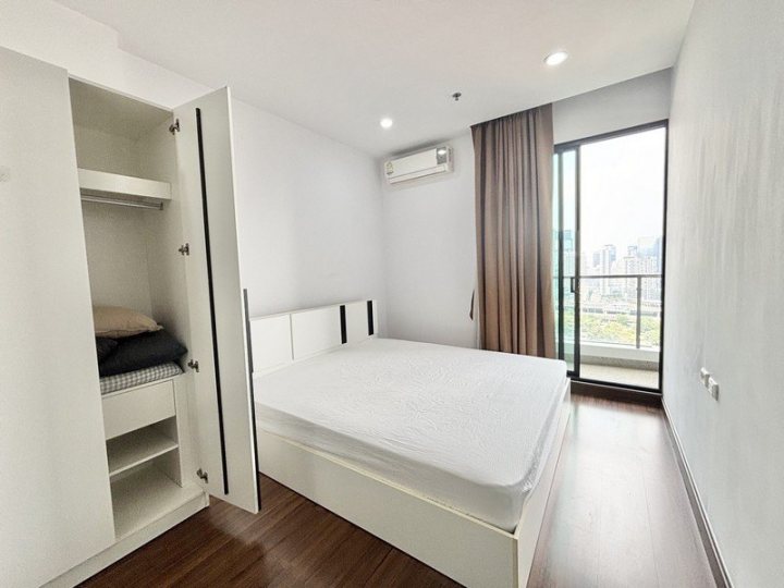 For Rent Supalai Premier Asoke 1bed 1bath size 50 sqm 24th Floor Fully Furnished and closed to MRT Petchburi