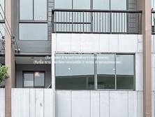 TOWNHOUSE ขายทาวน์โฮม 3 ชั้น รีโนเวทใหม่ ถ.ศรีนครินทร์-ร่มเกล้า 18.1 3 น 3 น้ำ 2 จอดรถ ราคา 4.29 ล้านบาท ทำเลทอง