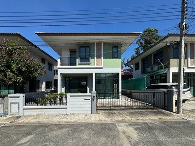 รีโนเวทใหม่ทั้งหลัง พร้อมเข้าอยู่ ขายบ้านเดี่ยว โกลเด้นวิลเลจ บางนา–กิ่งแก้ว 3 ห้องนอน ใกล้สนามบินสุวรรณภูมิ