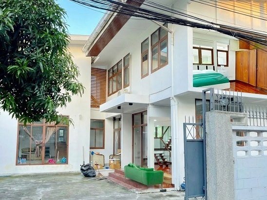 บ้านเดี่ยว 2 ชั้น ใหญ่ 100ตร.วา. 7น้ำ เครื่องใช้ไฟฟ้าครบ พร้อมเฟอร์ฯ แอร์ 8 เครื่อง 6 นอน MRT บางซื่อ 2 กม. ประชาชื่น ม.เซ็นจอห์น 2.2 กม.