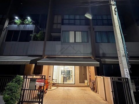ให้เช่าทาวน์โฮม 3 ชั้น บ้านกลางเมือง พระราม 9–กรุงเทพกรีฑา ใกล้ทางด่วน โรงเรียนนานาชาติ และสนามกอล์ฟ