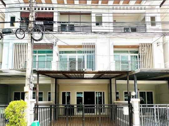 ทาวน์โฮม ให้เช่า ม.บ้านกลางเมือง ศรีนครินทร์ เออร์บาเนียน ศรีนครินทร์46/1 ที่ดิน 24 ตรว. บ้าน 180 ตรม. 3 นอน 3 น้ำ 37,000/เดือน