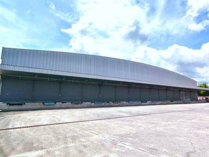 ให้เช่าโกดังคลังสินค้าราคาถูกบ้านบึง โกดังคลังสินค้าให้เช่าขนาด 14,800 ตรม. ราคาค่าเช่า  70 บาท/ตรม