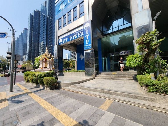 ขายด่วน พื้นที่สำนักงาน ห้องมุม ITF Tower Silom ขนาด 147 ตรม. ใกล้ BTS ช่องนนทรี เพียง 200 เมตร เท่านั้น