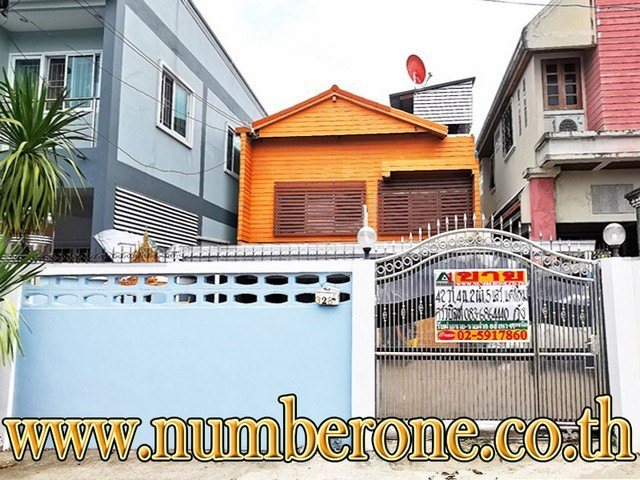 บ้าน - 3200000 thb 4 นอน ขนาด = 42 ตาราง-วา 0 NGAN 0 RAI ใกล้กับ ใกล้สถานีรถไฟฟ้าสายสีชมพูเชื่อมต่อสายสีม่วง ใกล้โลตัส เอสพลานาด บิ๊กซี เซ็นทรัลรัตนาธิเบศร์ โรงพยาบาลทรวงอก ขนส่งนนท์ ทางด่วนงามวงศ์วาน แหล่งชุมชนมากมาย สามารถเดินทางผ่าน ถนนงามวงศ์วาน