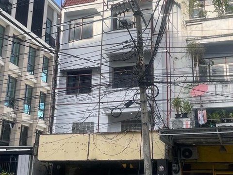 ให้เช่าอาคาร 4 ชั้น ไม่รวมชั้นลอย 30 ตรว. ถนนศรีวรา ตรงข้าม Makro บดินทร์ ใกล้ รร. บดินทรเดชา