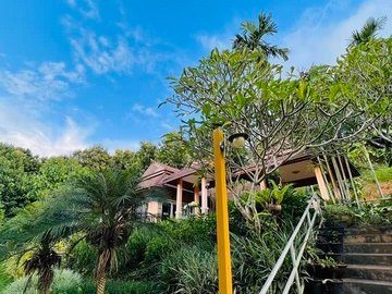 ให้เช่าหรือขายบ้านรีสอร์ทพร้อมเฟอร์ พื้นที่1-2-28ไร่ 5นอน4น้ำ เช่า 40,000บ. ขาย5.5ลบ. ต.สะเมิงใต้ อ.สะเมิง เชียงใหม่