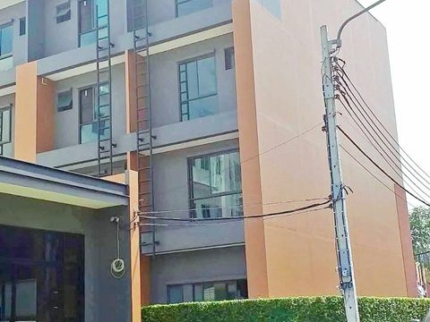 ถ.เพชรเกษม77-81 โฮมโปร เพชรเกษม 2.5 กม. ให้เช่าอาคาร 3.5 ชั้นหลังริม 28 ตร.วา.350 ตร.ม. 5 นอน 3 น้ำ  ตลาดอุ่นเรือน 1.1 กม.