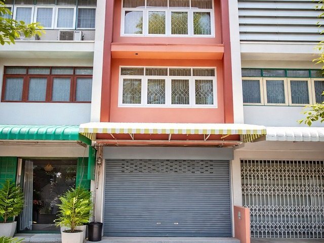 วชิรธรรมสาธิต 37-47  BTS ปุณณวิถี 1.4กม.ให้เช่าอาคารพาณิชย์ 3 ชั้น รีโนเวทใหม่ 2 นอน 2 น้ำ  พื้นที่กว้าง 18 ตร.วา. 200 ตร.ม. สุขุมวิท 62