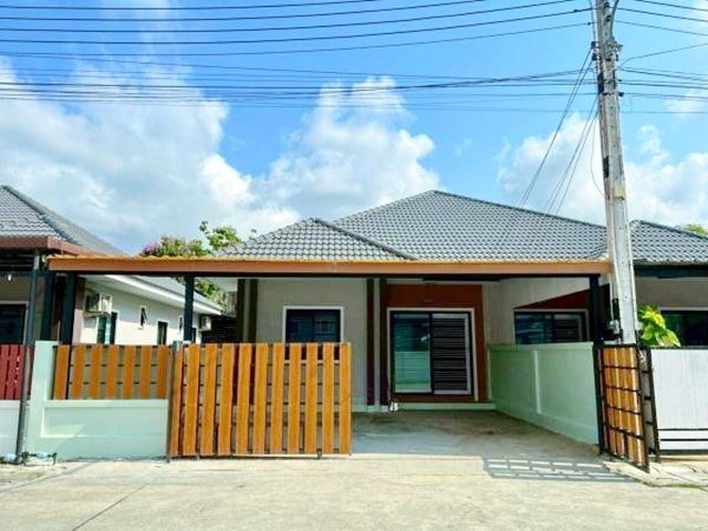 พร้อมเฟอร์ฯ 40 ตร.วา. ถ.สุขุมวิท ต.เนินพระ วัดโขดหิน 2.1กม. ให้เช่าบ้าน 3นอน เมืองระยอง162 ตร.ม. 3 นอน 2 น้ำ รร.เซนต์โยเซฟระยอง 2.5 กม.