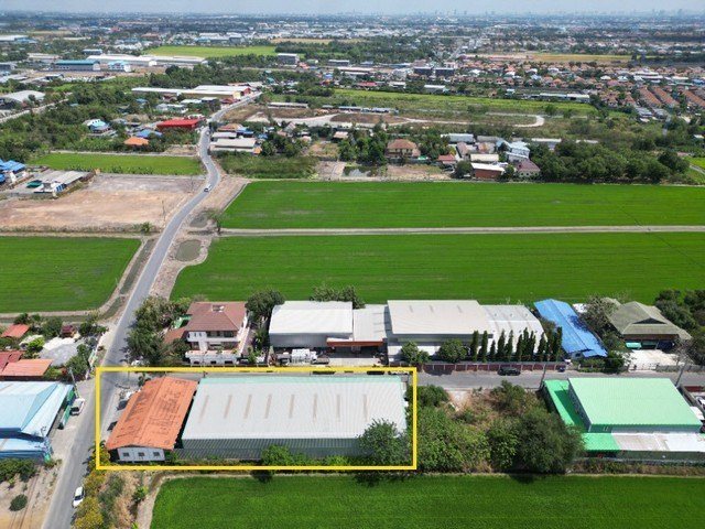 โรงงาน โรงงาน ลำโพ บางบัวทอง 2 Bedroom 2 น้ำ 400 Square Wah 12000000 - ไม่ไกลจาก ห่างจากทางหลวงหมายเลข 9 (ถนนกาญจนาภิเษก) เพียง 3 กม. ราคานี้ต้องรีบจอง นนทบุรี