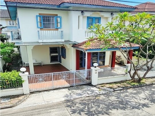 เกษตรนวมินทร์ 450ม.สุคนธสวัสดิ์28-36 เดอะวอล์ค บ้าน 2 ชั้น  37 ตร.วา.148 ตร.ม. พร้อมเฟอร์ฯ  3 นอน 2 น้ำ รพ.นวเวช 3.1 กม.