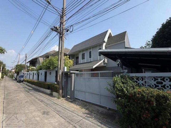 ให้เช่าบ้านเดี่ยว 5 ห้องนอน ซอยรัชดาภิเษก 32 บ้านสไตล์คอนกรีตผสมไม้ เงียบสงบ เป็นส่วนตัวสูง เดินทางสะดวก รัชดา ลาดพร้าว พระราม 9
