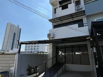 รหัสC7032 ให้เช่าโฮมออฟฟิศ 4ชั้น หลังมุม ทำเลย่านบางนา อุดมสุข ใกล้เซนทรัลบางนา
