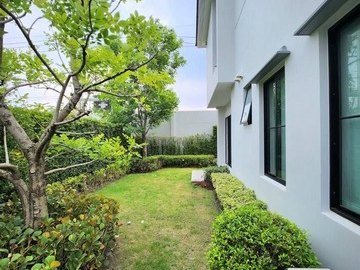 ให้เช่าบ้านหรู 2 ชั้น พร้อมน้ำพุหน้าบ้าน  โครงการใหม่จาก Land & Houses  ใกล้Brighton International School