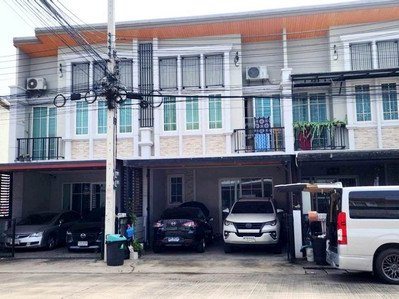 ทาวน์โฮม โกลเด้น ทาวน์ อยุธยา 3500000 บาท. 4BEDROOM พ.ท. 0 RAI 0 งาน 23 ตาราง-วา ใกล้ การเดินทางสะดวก ติดถนนสายเอเชีย อยู่ตรงข้ามบิ๊กซีอยุธยา เพียง 500 เมตร ใกล้เซ็นทรัลอยุธยาเพียง 2 กิโลเมตร และยังใกล้สถานที่สำคัญต่างๆ อีกมากมาย N I C E! บรรยากาศบ้า