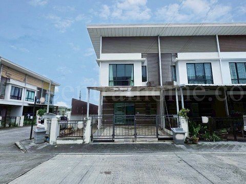 ลดราคา ทาวน์โฮม โมดิ วิลล่า บางนา - ซอยเอแบค หลังมุม