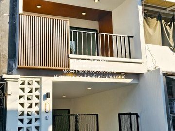 ทาวน์โฮม ขายทาวน์เฮ้าส์ 2 ชั้น (รีโนเวทแล้ว) ใกล้สนามบินดอนเมือง 18 ตร.ว. 3 น 2 น้ำ ราคา 2.45 ล้านบาท  18 ตาราง-วา 3ห้องนอน ไม่ไกลจาก กองทัพอากาศ และท่าอากาศยานดอนเมือง คุ้มทั้งอยู่คุ้มทั้งลงทุน เป็นทาวน์เฮ้าส์ สภาพรีโนเวทเหมือนใหม่ มีสภาพแวดล้อมที่ด