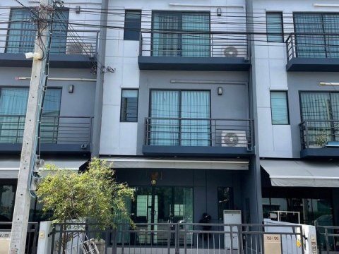 ให้เช่าทาวน์โฮม3 ชั้น บ้านกลางเมือง พระราม9-อ่อนนุช แอร์เฟอร์ครบ มี3ห้องนอน3ห้องน้ำ ใกล้สนามบินสุวรรณภูมิ ราคาเช่าเดือนละ25,000บาท/เดือน