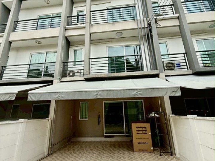 รหัสC7033 ให้เช่าทาวน์โฮม 3ชั้น โครงการบ้านกลางเมือง สุขุมวิท 77 เฟอร์นิเจอร์บิ้วอินทั้งหลัง พร้อมเข้าอยู่