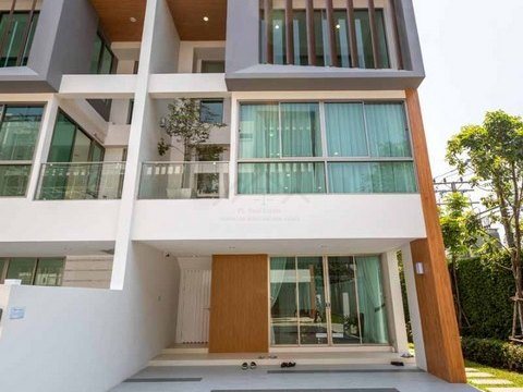 ขายโฮมออฟฟิศสไตล์ Modern 3 ชั้นครึ่ง ใจกลางสุขุมวิท โครงการควอลิเทีย สุขุมวิท 62 Qualitia Sukhumvit 62 ใกล้ BTS บางจาก 200 เมตร