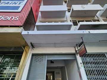 ขายและให้เช่าอาคารพาณิชย์ 4 ชั้น ติดถนนเพชรเกษม ใกล้เดอะมอลล์บางแค ขนาด 18 ตร.ว. รีโนเวทแล้ว ราคา 5,900,000 บาท ค่าเช่า 30,000 บาท/เดือน