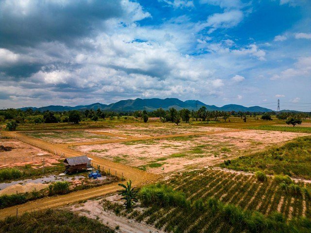 วิวเขาใกล้ชะอำเกือบ1ไร่ 5แสนบาทเท่านั้น ห้วยทรายเหนือ ชะอำ เพชรบุรี T.086-301-6161