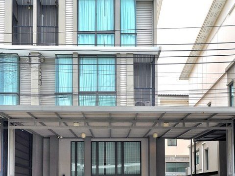 ขายทาวน์โฮม 3.5 ชั้น (แนวบ้านแฝด) โครงการ Patio พัฒนาการ 32 หน้ากว้าง 7.5 เมตร เฟอร์พร้อมอยู่