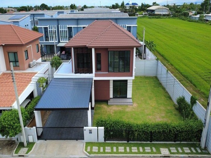บ้านเดียวแปลงมุม รีโนเวทใหม่ ต่อเติมครบ ใกล้ทางด่วนจตุโชติ 5 ห้องนอน ที่ดินกว่า 86 ตรว.
