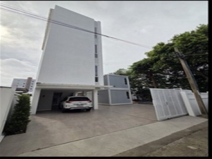 โฮมออฟฟิศ 4 ชั้น 3 ห้องนอน 4 ห้องน้ำ ที่จอดรถ 4 คัน  ซอยลาดพร้าววังหิน 32 พร้อมใช้งานทันที