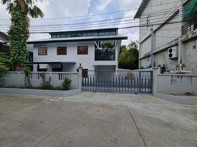 รหัสC7037 ให้เช่าบ้านเดี่ยว 2ชั้น ย่านลาดพร้าว โชคชัย4 ใกล้ MRTโชคชัย4 ใกล้นาคนิวาส เลียบด่วนเหมาะทำโฮมออฟฟิศ