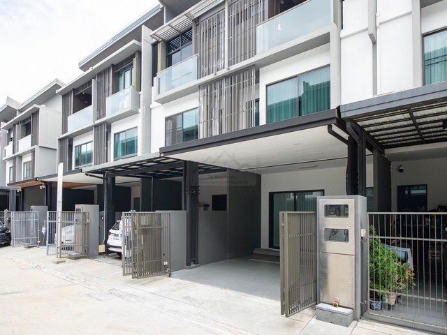 ให้เช่าและขายโฮมออฟฟิศ 3 ชั้น 21.9 ตร.ว. The Landmark เอกมัย-รามอินทรา เดินทางสะดวก ใกล้จุดขึ้นลงทางด่วน ใกล้เซ็นทรัลอีสต์วิลล์