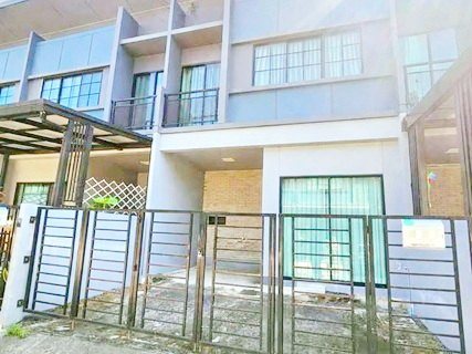 ม.รังสิต 3.8 กม. 3นอน  ให้เช่า พร้อมอยู่ กว้าง 22 ตร.วา.ทาวน์โฮม 2 ชั้น เฟอร์ฯ บิ๊กซี รังสิต 2.4 กม. ฟิวเจอร์พาร์ค รังสิต 4.2 กม.