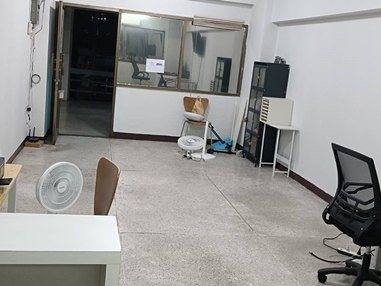 ออฟฟิศ พร้อมวัสดุสำนักงาน อาคาร 32 ตร.ม. ติดรถไฟฟ้า MRTสุทธิสาร 900ม.ถูกที่สุด ซ.อินทามระ 31-37  รร.นานาชาติคิซิโกะ 3.8 กม. 1นอน
