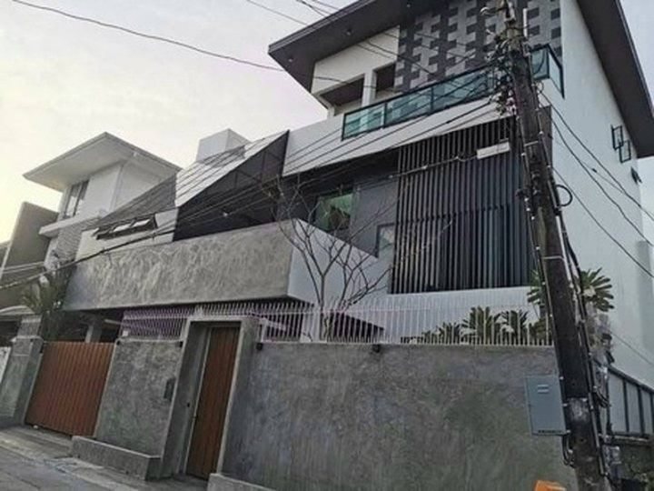 ขายดบ้านเดี่ยว ทำเลดี ซอยรัชดานิเวศน์ 16 ใกล้mrtห้วยขวาง ย่านห้วยขวาง 095-164-2956