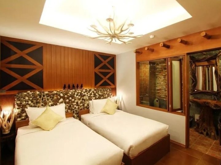 ขายโรงแรม 12 ห้อง ย่าน Night Bazar เชียงใหม่ ใกล้กับ Anantara Chiangmai เนื้อที่ 94 ตารางวา