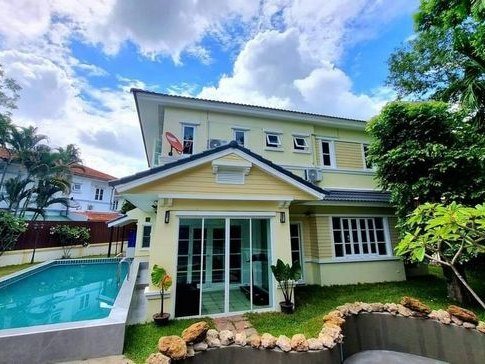 ขายต่ำกว่าราคาประเมิน 9.9 ล้าน บ้านเดี่ยวพูลวิลล่า 2 ชั้น #รีโนเวทใหม่ #พร้อมเฟอร์นิเจอร์และเครื่องใช้ไฟฟ้า #ใกล้กาดฝรั่ง