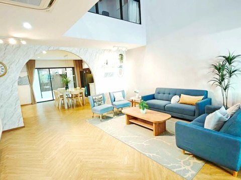 ให้เช่าทาวน์โฮม 3 ชั้น ศรีนครินทร์-พระราม9  ARL บ้านทับช้าง 1.9 กม. กรุงเทพกรีฑา 3นอน 4น้ำ 24ตร.วา. 285ตร.ม.  ม.นานาชาติแสตมฟอร์ด  2.9 กม.