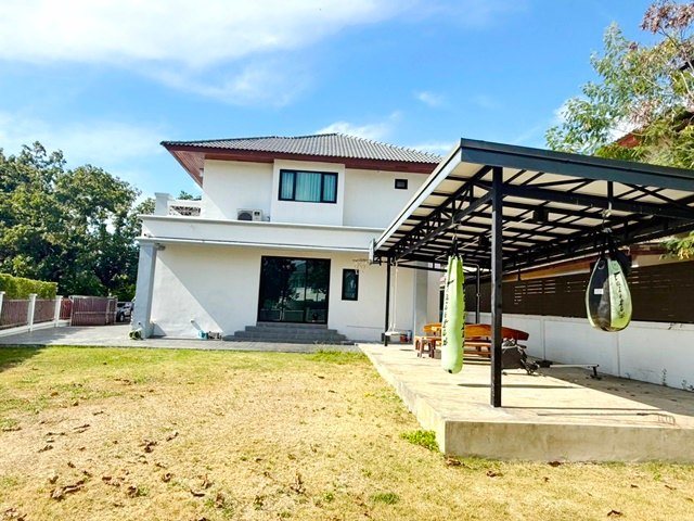เฟอร์ เครื่องใช้ไฟฟ้า ให้เช่า 5นอน โรงเรียนนานาชาติ RIS รามคำแหง164 ต้อนรับต่างชาติ คฤหาสน์  6น้ำ 150 ตรว เพอร์เฟค โลตัสสุขาภิบาล3 บิ๊กซี