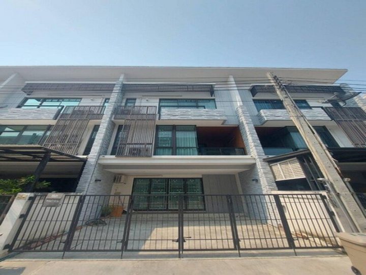 ให้เช่าทาวน์โฮม 3 ชั้น 220 ตรม Plex บางนา ติดริมถนน บางนา-ตราด กม.5 ใกล้เมกะบางนา, Central บางนา